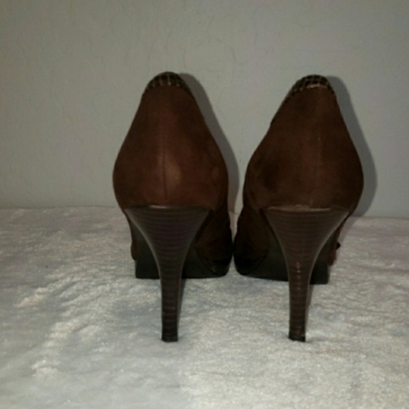 Marc Fisher womans size 8 brown suede peep toe heels with side bow detail - Picture 7 of 7